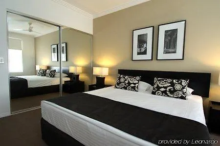 Chancellor Lakeside Apartments Gold Coast Ausztrália