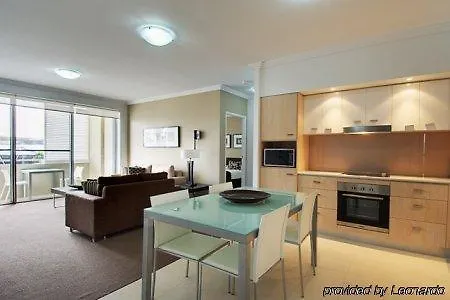 Chancellor Lakeside Apartments Gold Coast 4*,  Ausztrália