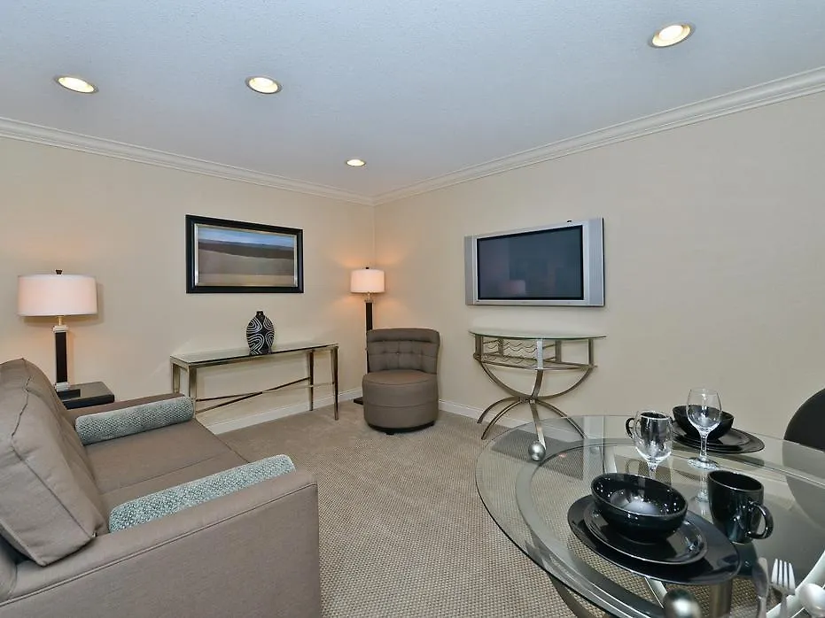 Chancellor Lakeside Apartments Gold Coast 4*,
