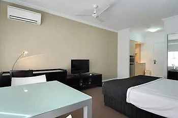 Chancellor Lakeside Apartments Gold Coast 4*,